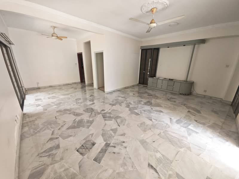 2-storey Terraced House for Sale in Taman Overseas Union (Taman Oug) (Jalan Klang Lama (Old Klang Road)) - Bobo Lee - Living Room - PropertyGuru.com.my