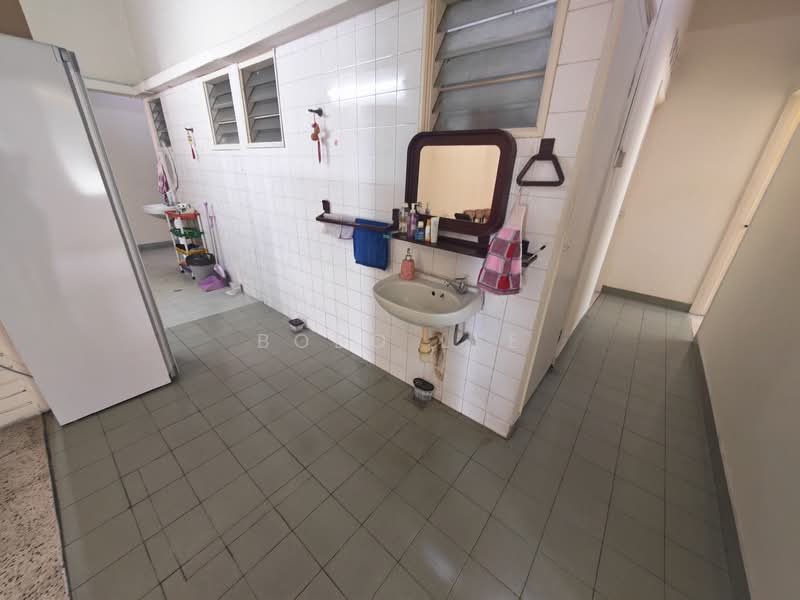 Semi-Detached House for Sale in Taman Overseas Union (Taman Oug) (Jalan Klang Lama (Old Klang Road)) - Bobo Lee - Bathroom - PropertyGuru.com.my