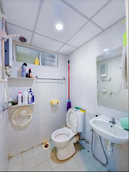 Pangsapuri untuk Disewa di The Ocean View (Bandar Sri Pinang) - Gan Chun Kai - Bathroom - PropertyGuru.com.my