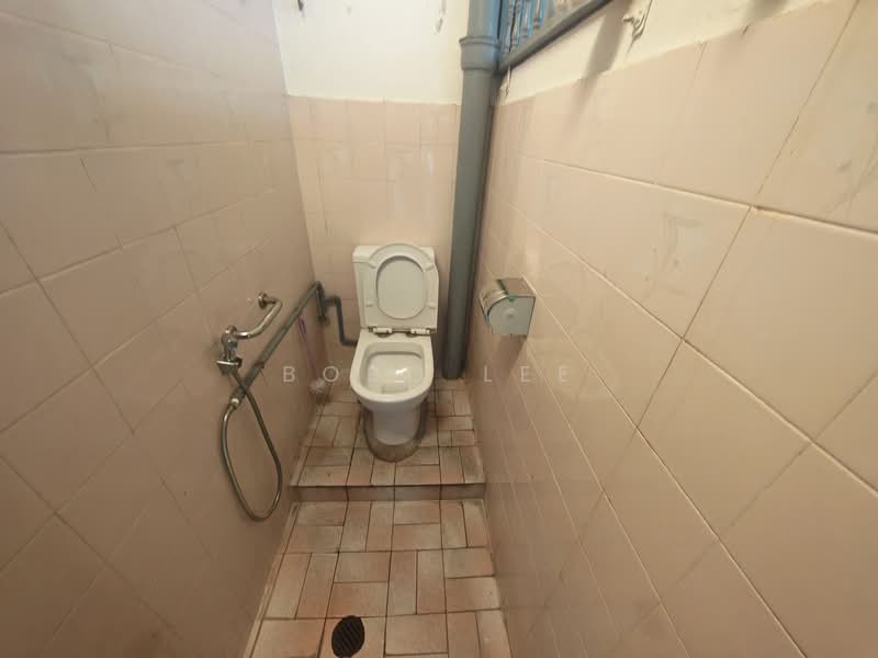 1-storey Terraced House for Sale in Taman Overseas Union (Taman Oug) (Jalan Klang Lama (Old Klang Road)) - Bobo Lee - Bathroom - PropertyGuru.com.my