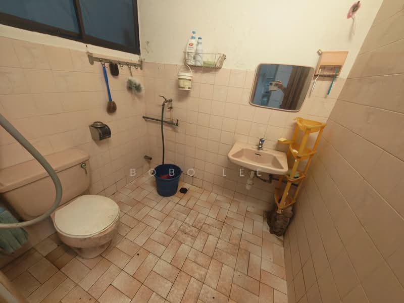 1-storey Terraced House for Sale in Taman Overseas Union (Taman Oug) (Jalan Klang Lama (Old Klang Road)) - Bobo Lee - Bathroom - PropertyGuru.com.my