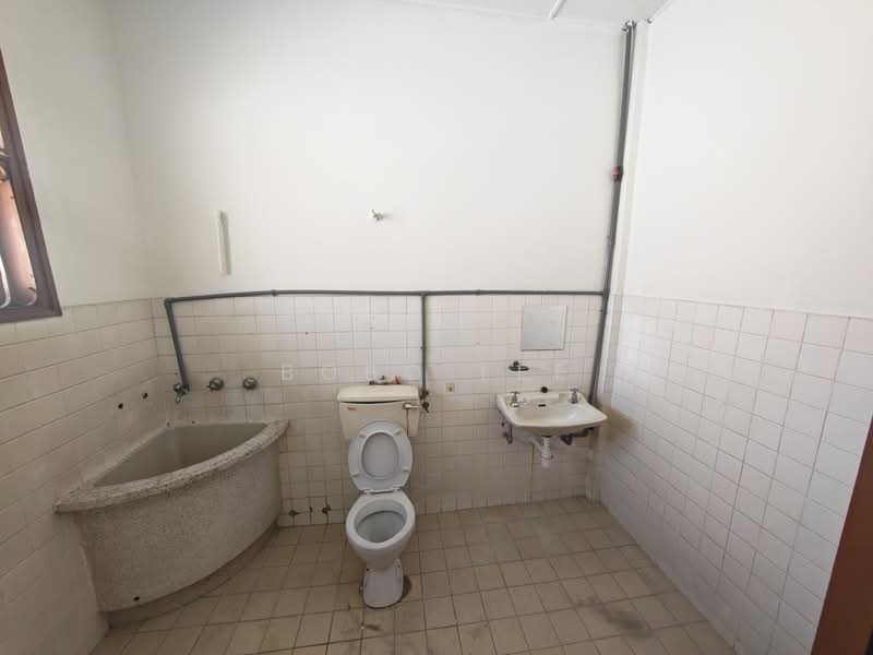 2-storey Terraced House for Sale in Taman Overseas Union (Taman Oug) (Jalan Klang Lama (Old Klang Road)) - Bobo Lee - Bathroom - PropertyGuru.com.my