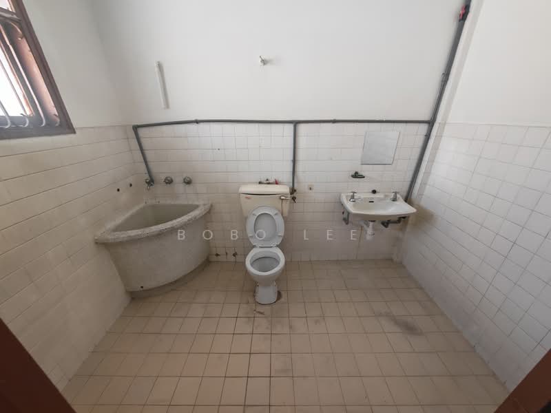 2-storey Terraced House for Sale in Taman Overseas Union (Taman Oug) (Jalan Klang Lama (Old Klang Road)) - Bobo Lee - Bathroom - PropertyGuru.com.my