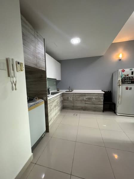 Servis Apartment untuk Disewa di Tropez Residences - Jordan Kau - Kitchen - PropertyGuru.com.my