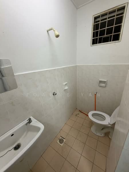 2-storey Terraced House for Rent in Bandar Putra Permai (Seri Kembangan) - Joanne Yan - Bathroom - PropertyGuru.com.my