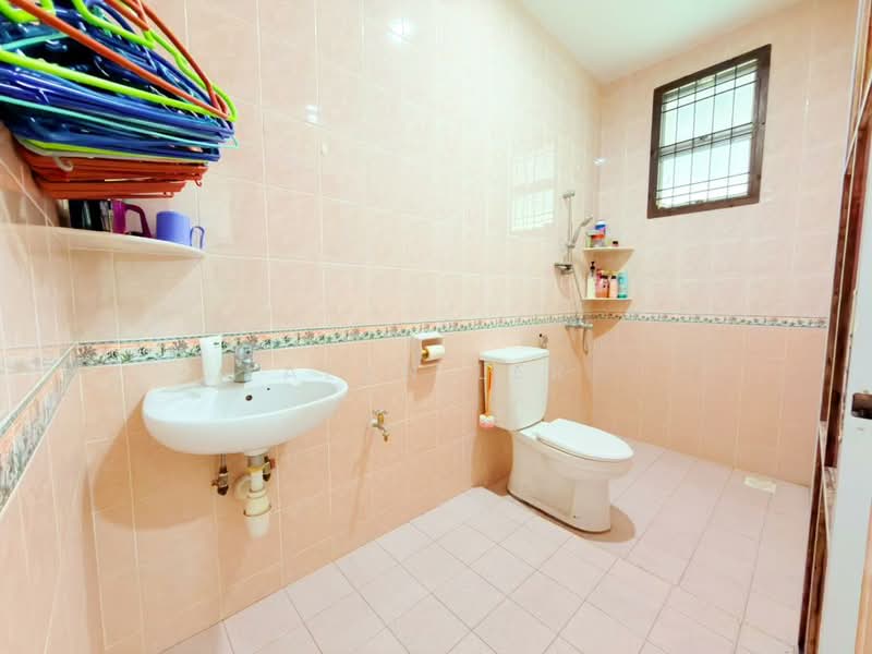 2-storey Terraced House for Sale in Perling (Skudai) - Alan Ler - Bathroom - PropertyGuru.com.my
