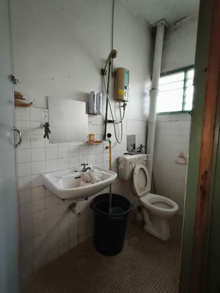 2-storey Terraced House for Sale in Taman Sri Muda (Shah Alam) - Wincent Chuah - Bathroom - PropertyGuru.com.my