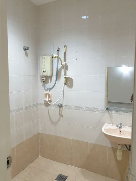 Rumah Teres 2 Tingkat untuk Disewa di Puchong (Selangor) - Kevin Dass - Bathroom - PropertyGuru.com.my