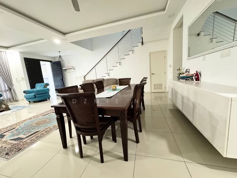 Rumah Teres 2 Tingkat untuk Dijual di U12, Taman Cahaya Alam (Shah Alam) - Nadzmie Nasir - Dining Room - PropertyGuru.com.my