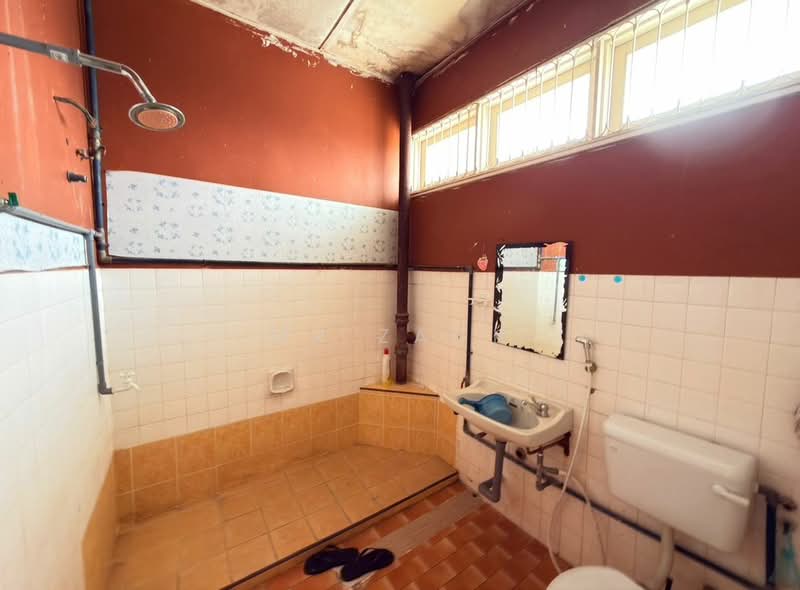 2-storey Terraced House for Sale in Seksyen 4 (Shah Alam) - Mr Zack - Bathroom - PropertyGuru.com.my