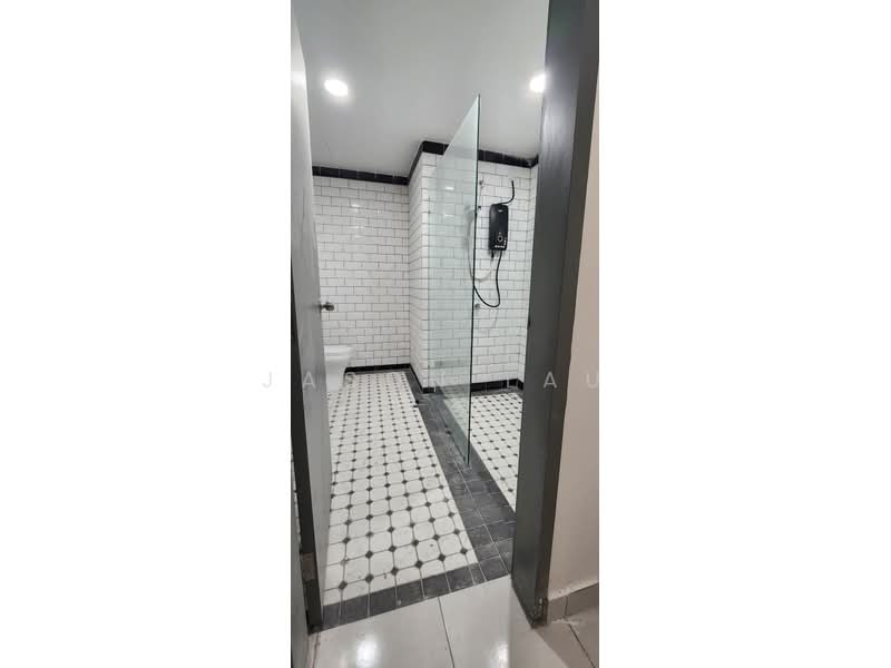 Servis Apartment untuk Disewa di E'Island Lake Haven - Jason Lau - Bathroom - PropertyGuru.com.my