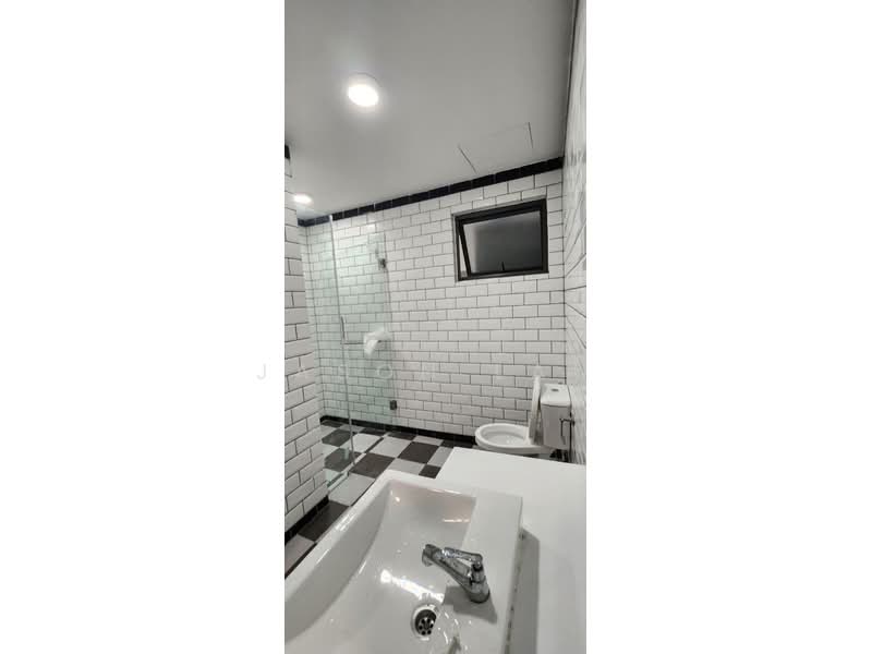 Servis Apartment untuk Disewa di E'Island Lake Haven - Jason Lau - Bathroom - PropertyGuru.com.my