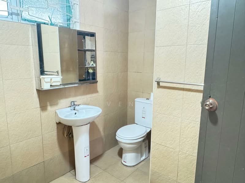 Bungalow for Rent in Taman Majidee (Johor Bahru) - Steven Ee - Bathroom - PropertyGuru.com.my