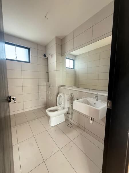 3-storey Terraced House for Sale in Permas Jaya (Johor) - Huiling Cheong - Bathroom - PropertyGuru.com.my