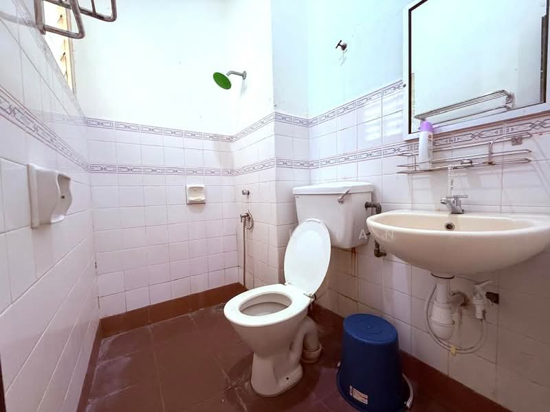 Rumah Teres 2 Tingkat untuk Dijual di Bandar Kinrara Seksyen 4 (Bandar Kinrara) - Henrick Tan - Bathroom - PropertyGuru.com.my