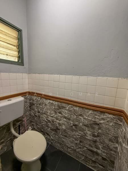 1-storey Terraced House for Sale in Kelana Jaya (Petaling Jaya) - Fazri Omar - Bathroom - PropertyGuru.com.my