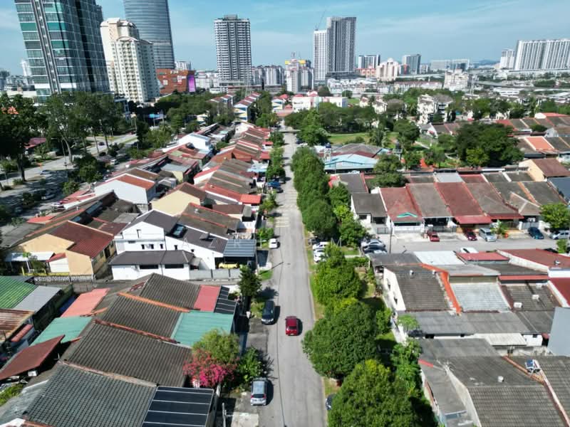 1-storey Terraced House for Sale in Kelana Jaya (Petaling Jaya) - Fazri Omar - Exterior - PropertyGuru.com.my
