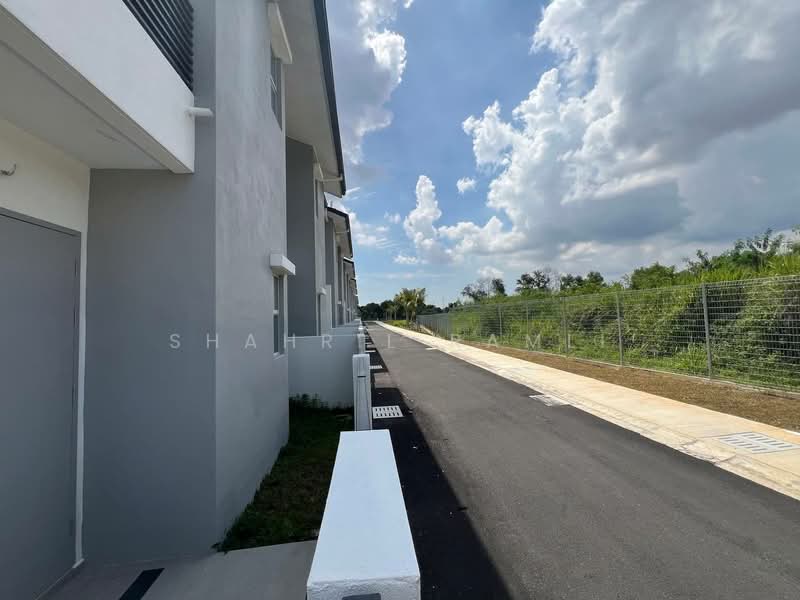 2-storey Terraced House for Sale in Amverton Hills (Sungai Buloh) - Shahril Ramli - Exterior - PropertyGuru.com.my