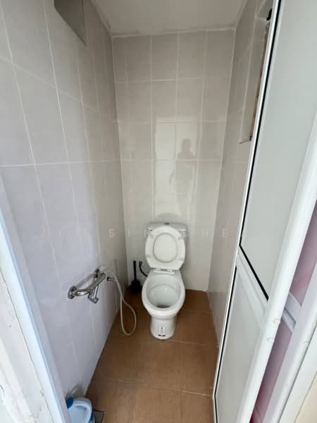 1-storey Terraced House for Sale in Taman Century (Johor Bahru) - Jit Sin Cheah - Bathroom - PropertyGuru.com.my