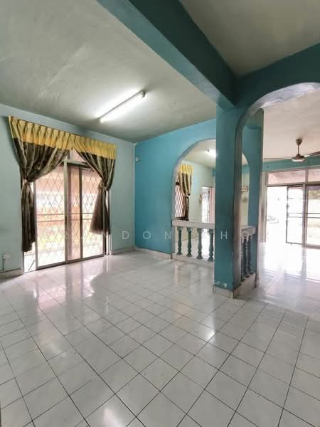 Semi-Detached House for Sale in Taman Bukit Kempas (Tampoi) - Brandon Khor - Living Room - PropertyGuru.com.my