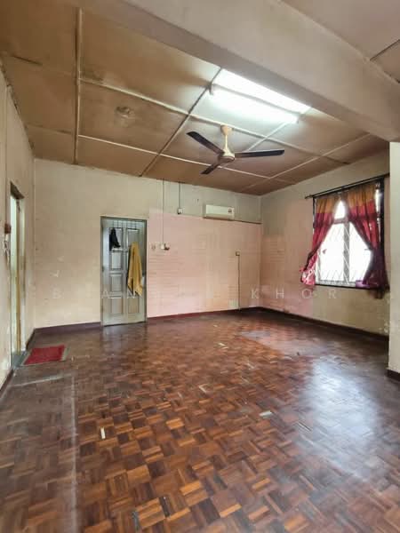 Semi-Detached House for Sale in Taman Bukit Kempas (Tampoi) - Brandon Khor - Living Room - PropertyGuru.com.my