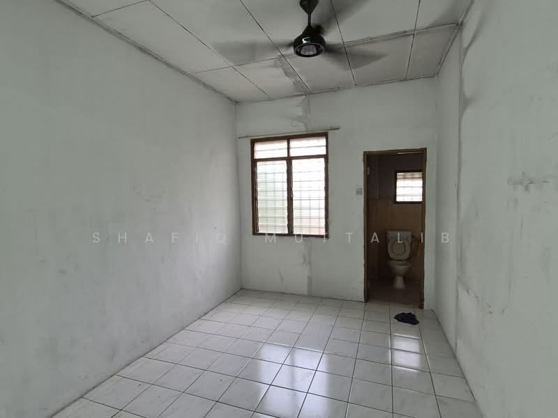 2-storey Terraced House for Rent in Taman Cheras Prima (Kajang) - Shafiq Muttalib - Bathroom - PropertyGuru.com.my