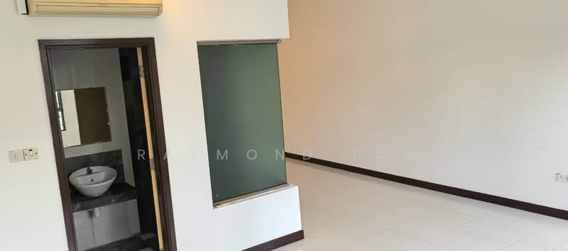 Servis Apartment untuk Dijual di Ritze Perdana 1 - Raymond Tan - Bathroom - PropertyGuru.com.my