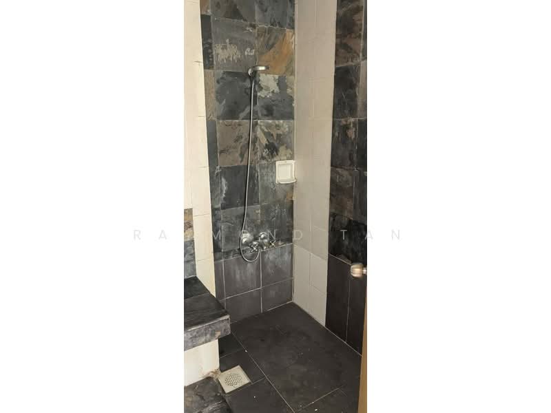 Servis Apartment untuk Dijual di Ritze Perdana 1 - Raymond Tan - Bathroom - PropertyGuru.com.my