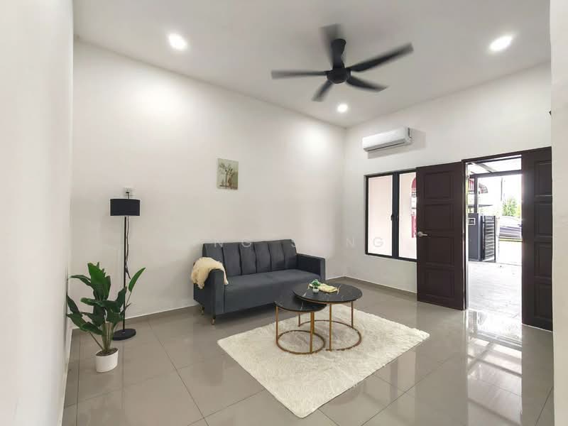 Rumah Teres 1 Tingkat untuk Dijual di Bukit Beruang (Bukit Baru) - King Song - Living Room - PropertyGuru.com.my