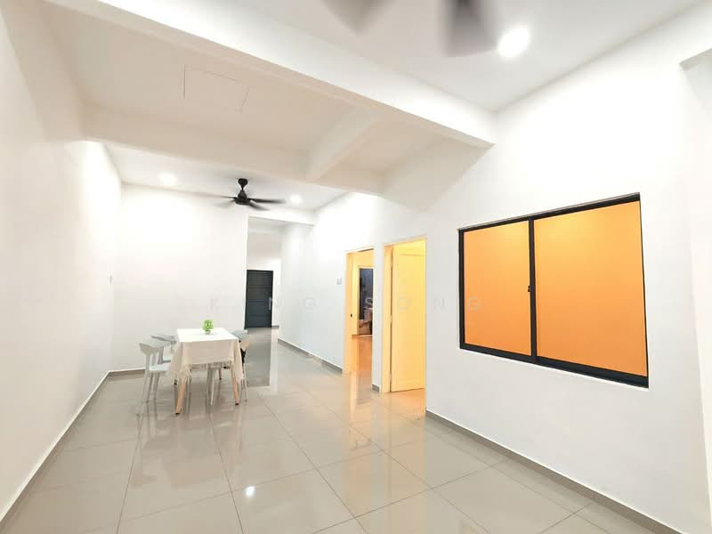 Rumah Teres 1 Tingkat untuk Dijual di Bukit Beruang (Bukit Baru) - King Song - Living Room - PropertyGuru.com.my