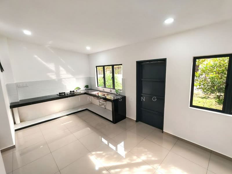 Rumah Teres 1 Tingkat untuk Dijual di Bukit Beruang (Bukit Baru) - King Song - Kitchen - PropertyGuru.com.my