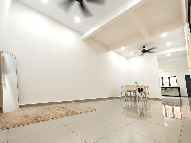 Rumah Teres 1 Tingkat untuk Dijual di Bukit Beruang (Bukit Baru) - King Song - Living Room - PropertyGuru.com.my