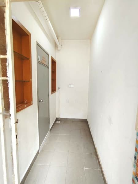 Townhouse for Rent in Bandar Botanic (Klang) - Zackinn Hoi - Corridor - PropertyGuru.com.my