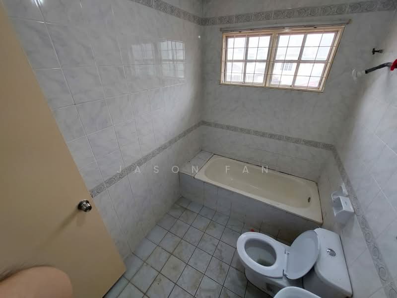 Rumah Teres 2 Tingkat untuk Dijual di Kota Kemuning (Shah Alam) - Jason Fan - Bathroom - PropertyGuru.com.my