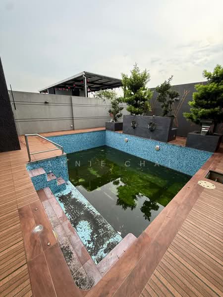 Rumah Banglo untuk Dijual di Kangkar Pulai (Skudai) - Annie Chai - Pool - PropertyGuru.com.my