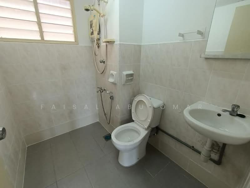 Pangsapuri untuk Dijual di SD Tiara Apartment - Faisal Abu Omar - Bathroom - PropertyGuru.com.my