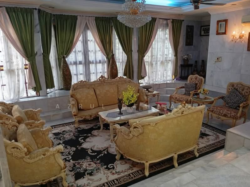 Bungalow for Sale in Taman Paroi Jaya (Paroi) - Azrul Othman - Living Room - PropertyGuru.com.my
