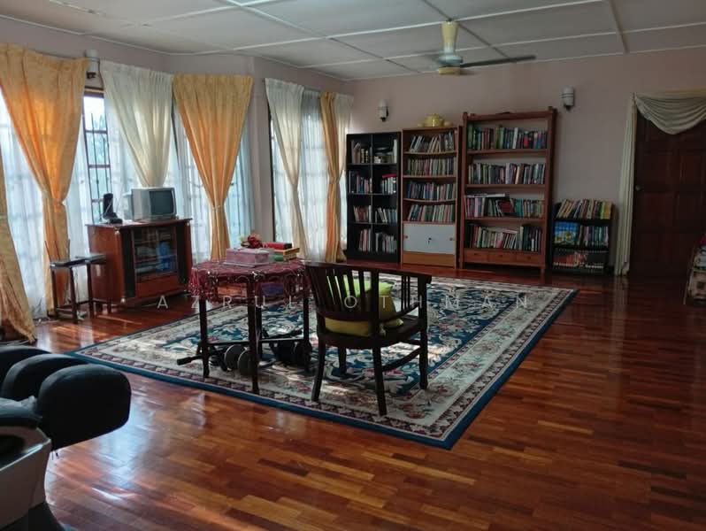 Bungalow for Sale in Taman Paroi Jaya (Paroi) - Azrul Othman - Living Room - PropertyGuru.com.my