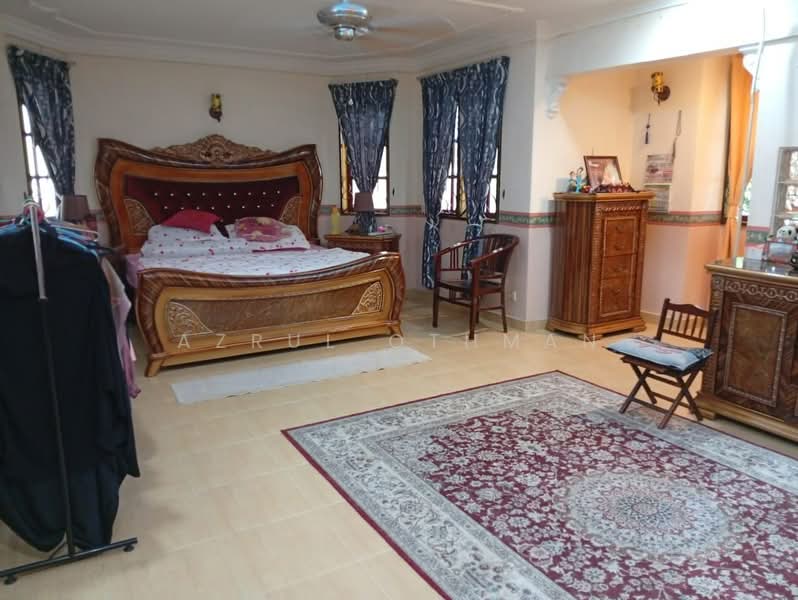 Bungalow for Sale in Taman Paroi Jaya (Paroi) - Azrul Othman - Bedroom - PropertyGuru.com.my