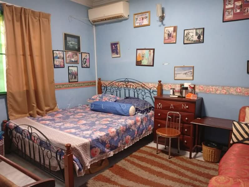 Bungalow for Sale in Taman Paroi Jaya (Paroi) - Azrul Othman - Bedroom - PropertyGuru.com.my