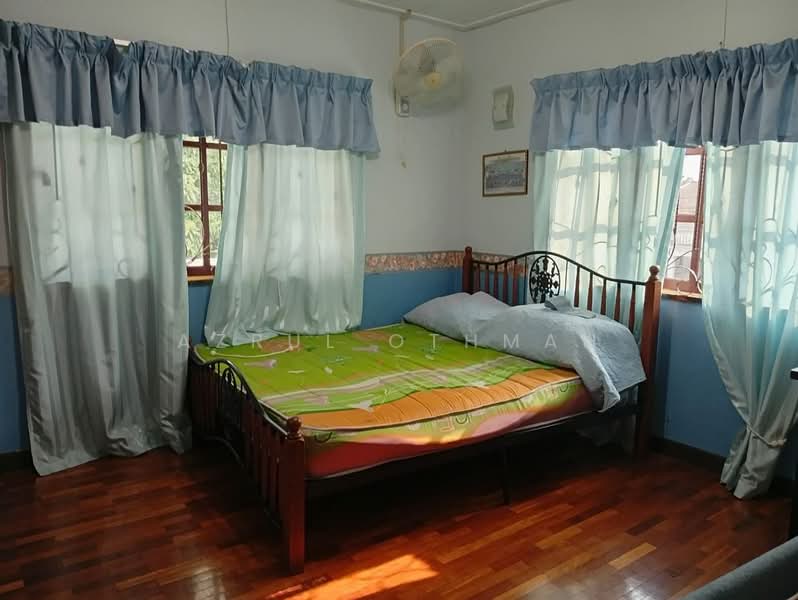Bungalow for Sale in Taman Paroi Jaya (Paroi) - Azrul Othman - Bedroom - PropertyGuru.com.my