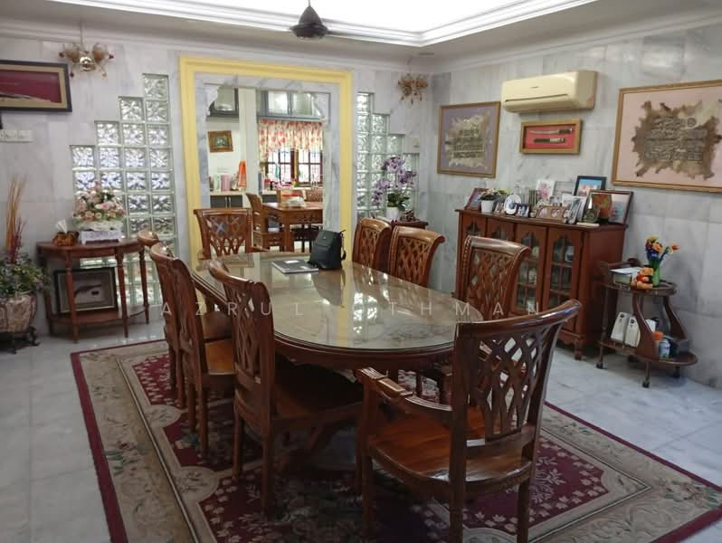Bungalow for Sale in Taman Paroi Jaya (Paroi) - Azrul Othman - Dining Room - PropertyGuru.com.my