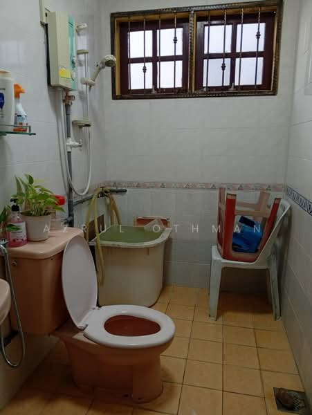 Bungalow for Sale in Taman Paroi Jaya (Paroi) - Azrul Othman - Bathroom - PropertyGuru.com.my