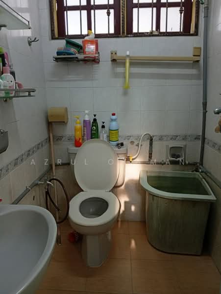 Bungalow for Sale in Taman Paroi Jaya (Paroi) - Azrul Othman - Bathroom - PropertyGuru.com.my