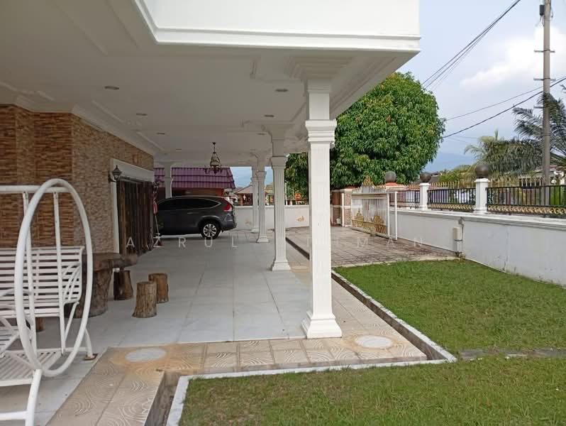 Bungalow for Sale in Taman Paroi Jaya (Paroi) - Azrul Othman - PropertyGuru.com.my