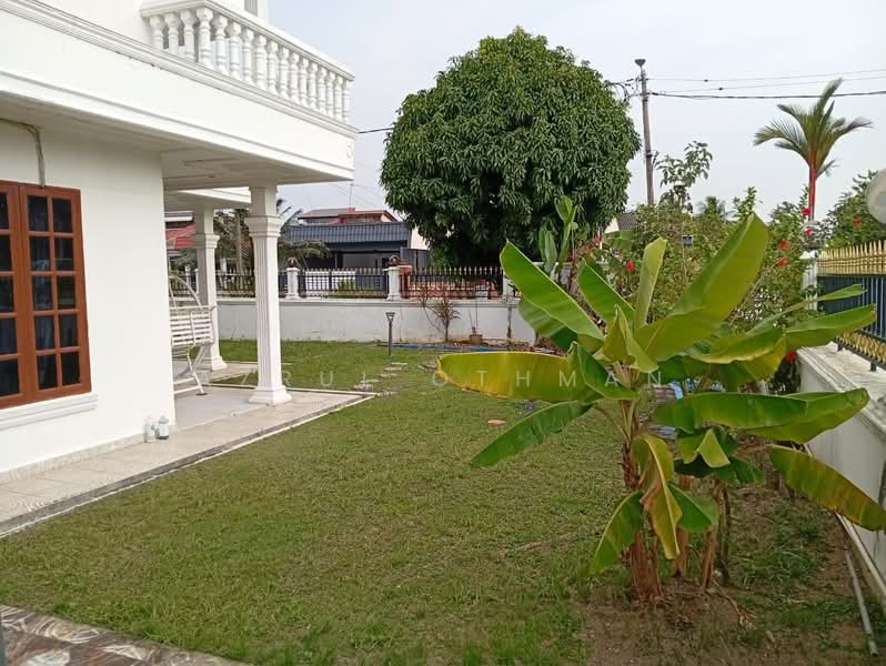 Bungalow for Sale in Taman Paroi Jaya (Paroi) - Azrul Othman - PropertyGuru.com.my