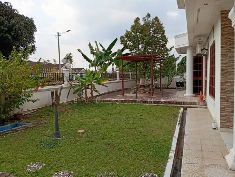 Bungalow for Sale in Taman Paroi Jaya (Paroi) - Azrul Othman - PropertyGuru.com.my