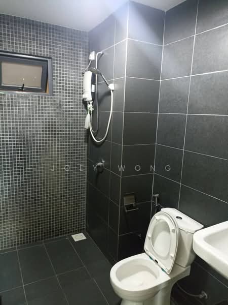 Kondominium untuk Dijual di Parkhill Residence - Joey Wong - Bathroom - PropertyGuru.com.my