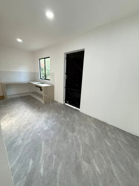 2-storey Terraced House for Sale in Taman Kemas (Tampoi) - Alex Ng - Kitchen - PropertyGuru.com.my