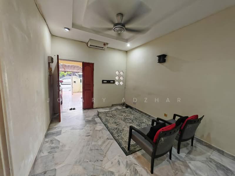 1-storey Terraced House for Sale in Bandar Kinrara Seksyen 5 (Bandar Kinrara) - Johary Adzhar - Living Room - PropertyGuru.com.my